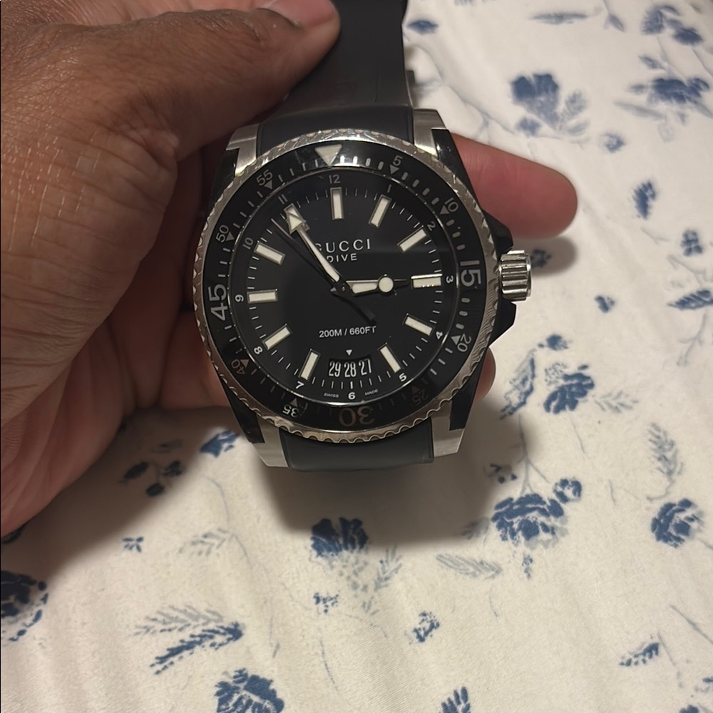 Gucci Dive Watch in Black and Silver